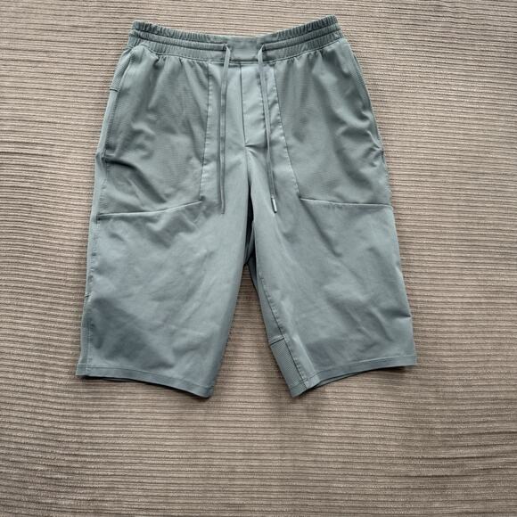 Lululemon Shorts Men Medium Green Drawstring Workout Gym 13' Inseam Athletic. - Picture 1 of 7
